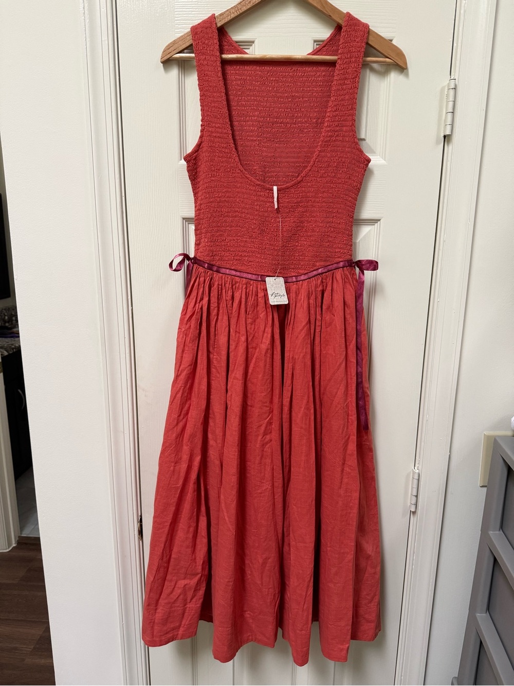Free People Nightingale Solid Midi Dress in Rose Sienna Smocked Size XS NWT - Picture 6 of 11